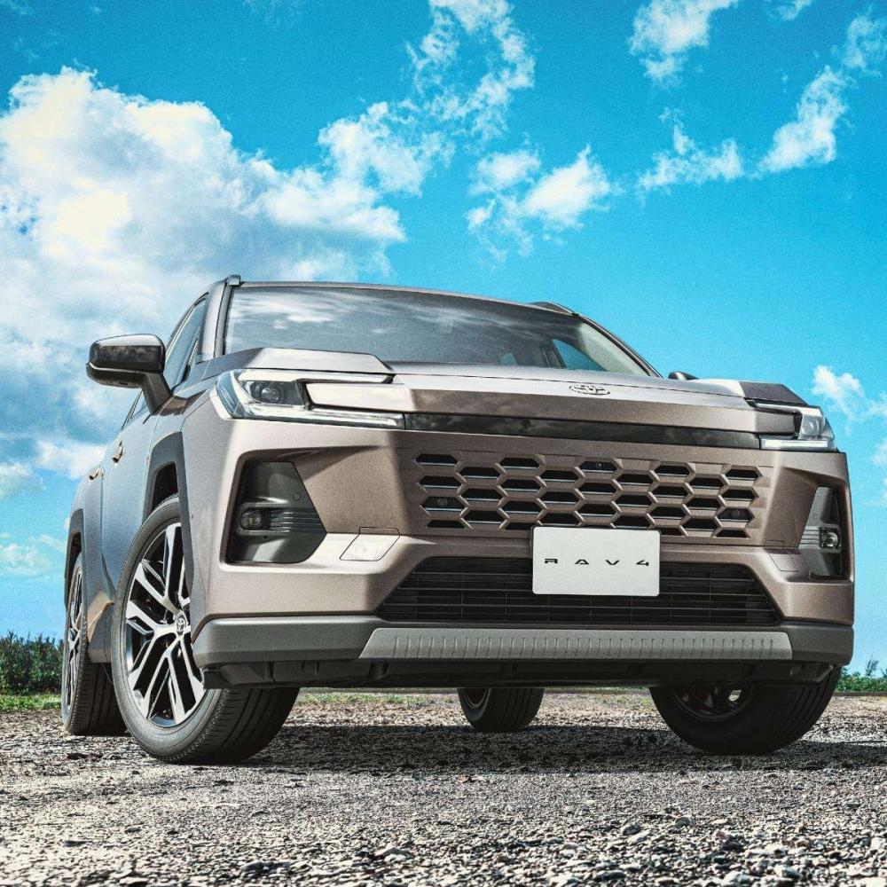 新型RAV4 装いも新たに登場。