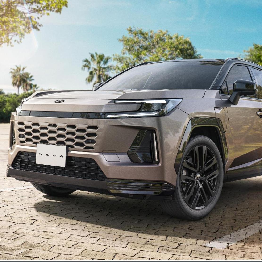 RAV4にプラグインハイブリッド車（PHEV）を追加設定。