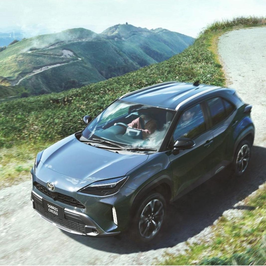 ヤリスクロスを一部改良。